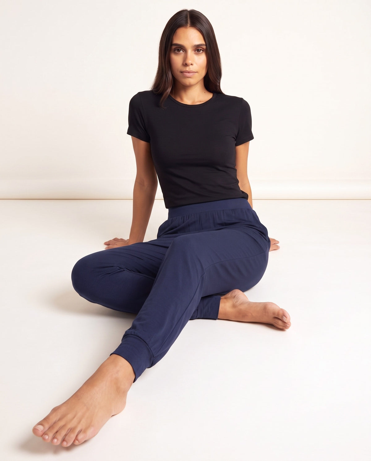 Pantalón Homewear Bambú azul noche, sentada
