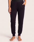 Pantalón Homewear Bambú negro, frente, caminando