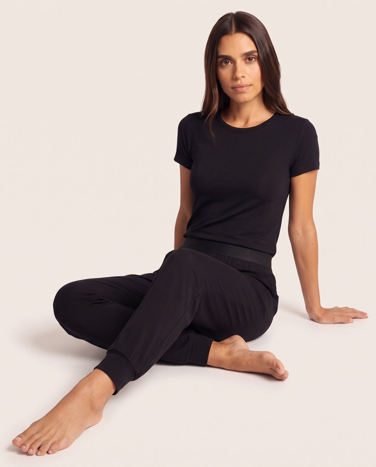 Pantalón Homewear Bambú negro, sentada